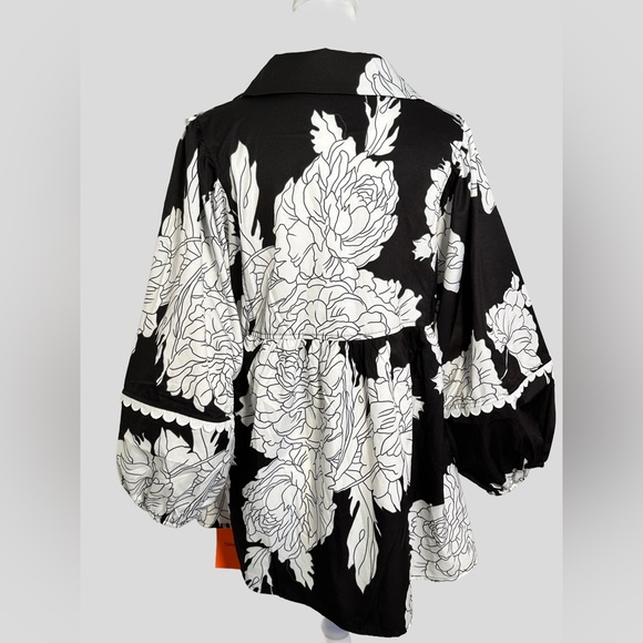 Elegant Black and White Floral Blouse - Picture 6 of 9
